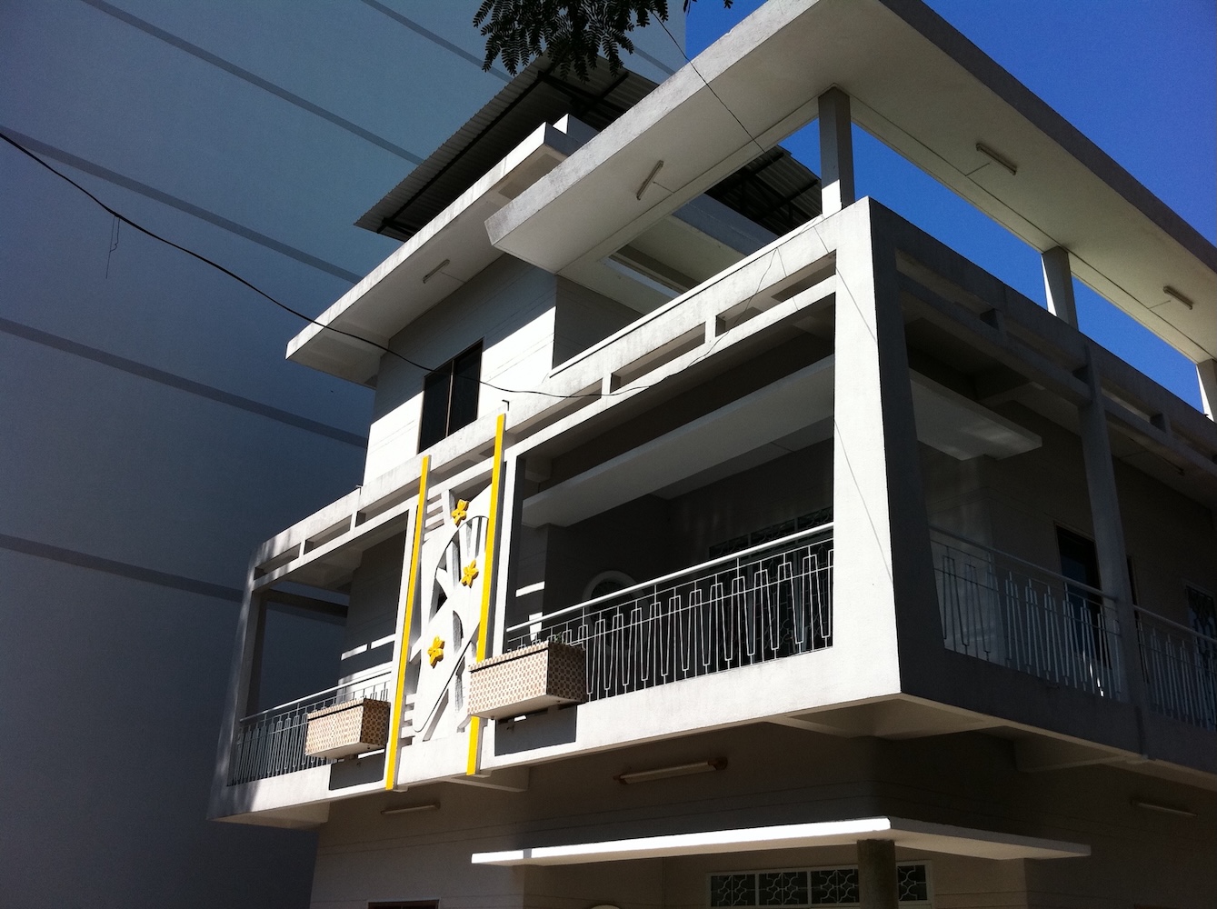 Expressive Vietnamese mid-century modernist design for a villa in Ho Chi Minh City